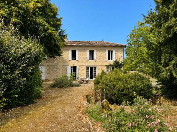 Propriété de charme - 3 habitations, parc de 9 000 m² et grande piscine à 20mn de Saint Émilion