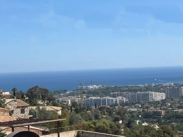 Villa 6 pièces 368 m²