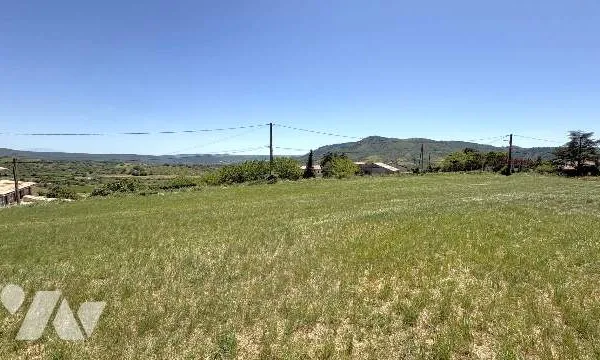 Terrain 767 m²