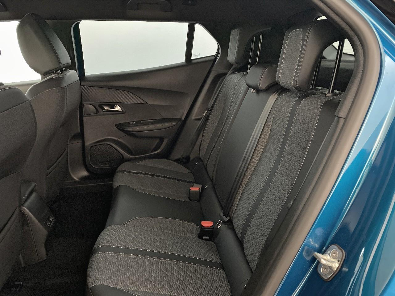 Peugeot 2008 hybrid 145 ch e-dcs6 allure — photo 10