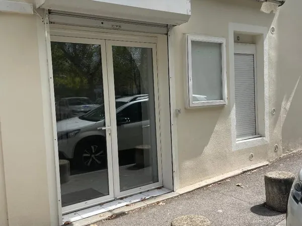 Local commercial 1 pièce 40 m²