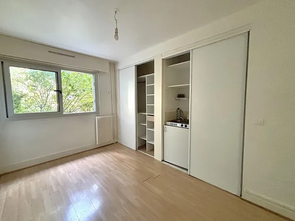 Studio 15 m² à Enghien-les-Bains : lac, commerces et gare à pied