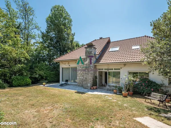 Villa 12 pièces 244 m²