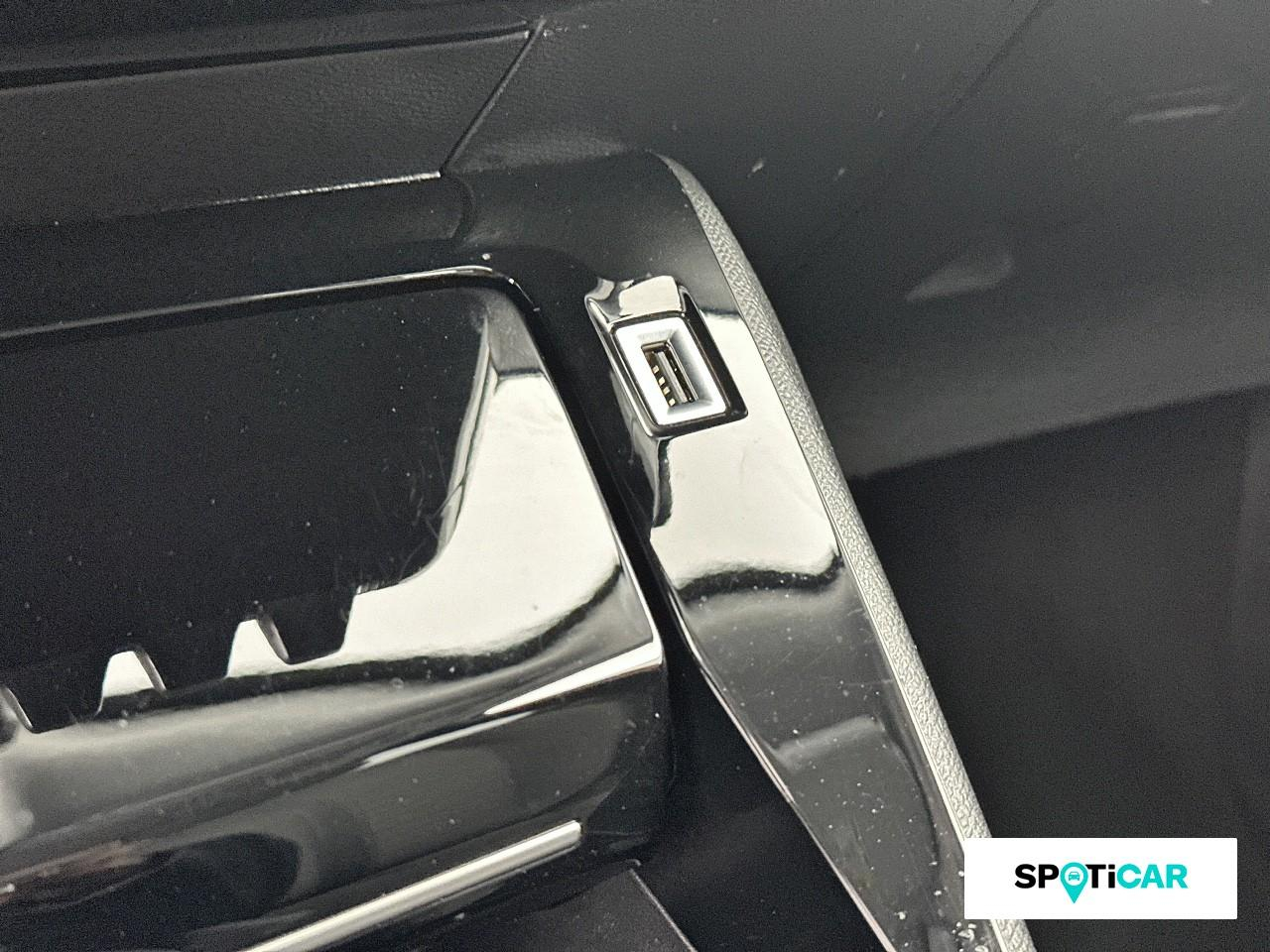 Peugeot 2008 1.2 puretech 100ch s&s allure pack — photo 19