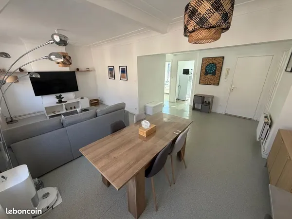 T2 56 m² - 2 BALCONS - RUE ROYALE / PLACE D'ARMES