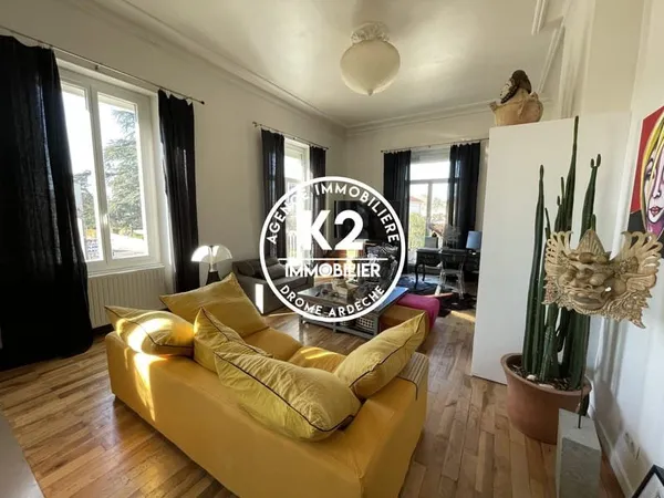 Appartement bourgeois 153 m²