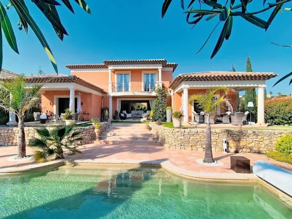 VALESCURE - VILLA AVEC PISCINE - PROCHE GOLFS