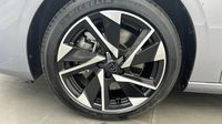 Peugeot 308 PHEV 180ch Allure Pack e-EAT8 — photo 11