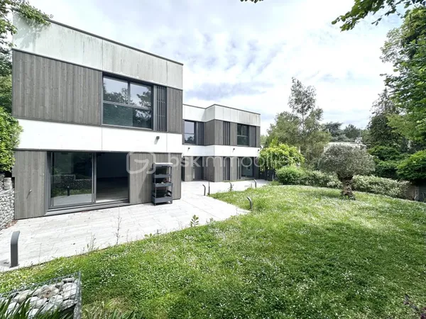 Maison 6 pièces 210 m²
