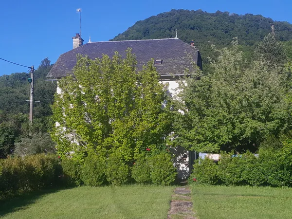 AGREABLE MAISON SUR TERRAIN CLOS 3 CHAMBRES 1 BUREAU 1 GARAGE