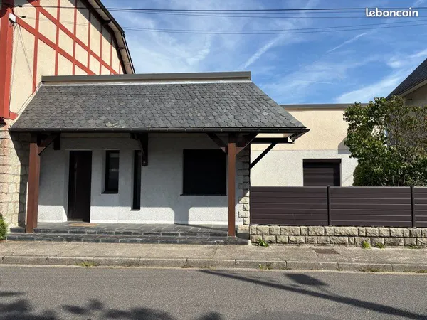 Maison 134m2 de plain-pied, centre ville Riom-ès-Montagnes (15400)