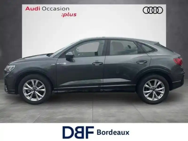 Audi Q3 35 tfsi 150 ch s tronic 7 s line — photo 2