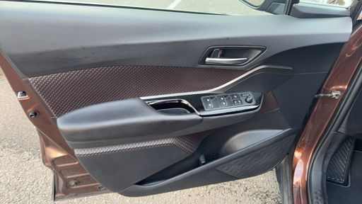 Toyota C-HR 1.8 VVT-i 122 Hybrid 2WD CVT 99 - Distinctive – 2018 – 100514 km – Hybride essence – Boîte Automatique — photo 39