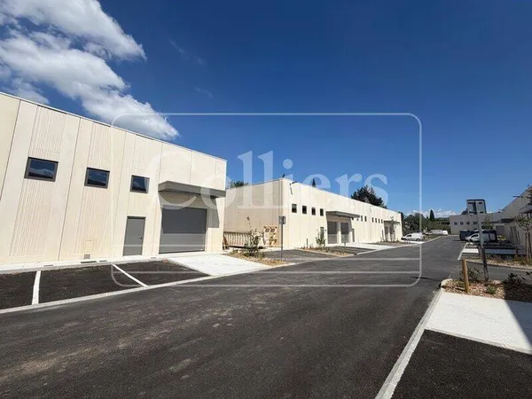 Entrepôt 406 m²