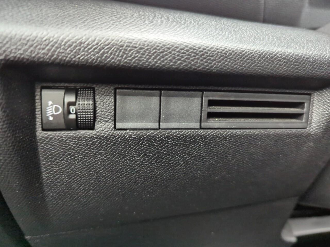 Citroën C4 puretech 130 eat8 plus — photo 19