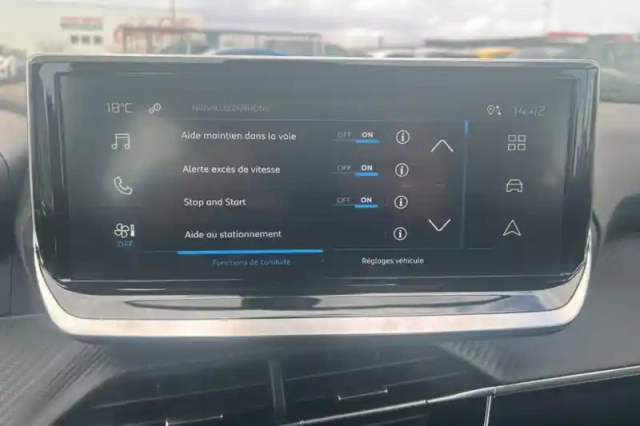 Peugeot 2008 hybrid 136 e-dcs6 — photo 21