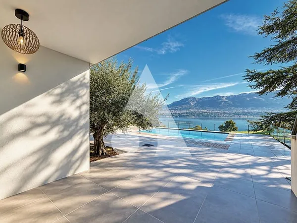 SPECIAL INVESTISSEUR : STUDIO AVEC VUE PANORAMIQUE SUR LE LAC DU BOURGET AVEC PISCINE ET STATIONNEME