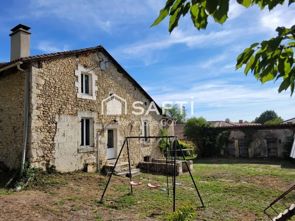 Maison ancienne rénovée avec dépendances