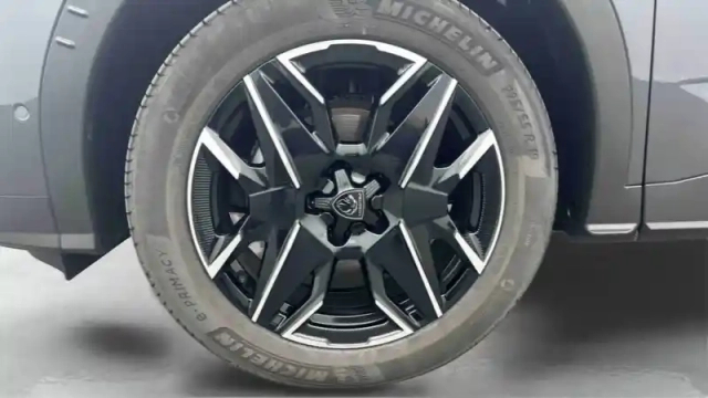 Peugeot 3008 hybrid 145 e-dcs6 — photo 10