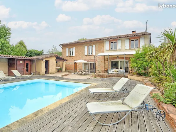 Maison 7 pièces 274 m²