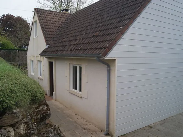 Propriété de 160 m2 avec locatif de 59 m2