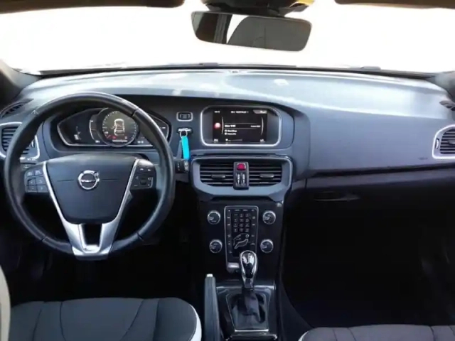 Volvo V40 t2 122ch signature edition geartronic — photo 15