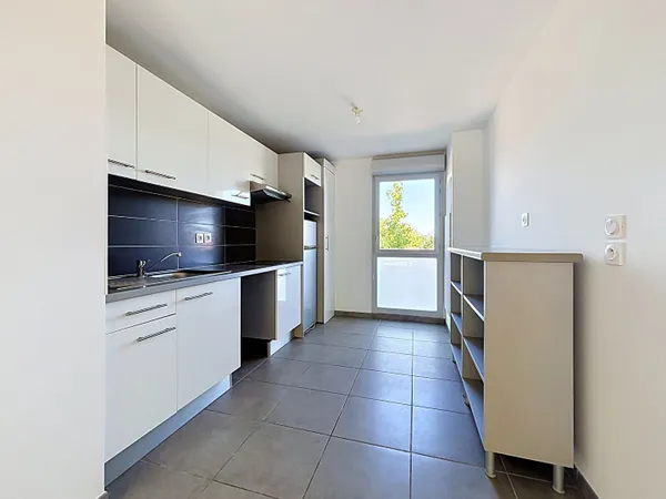 Grand appartement traversant de type 3 de 67 m² avec deux emplacements parking dont un sous-sol et c