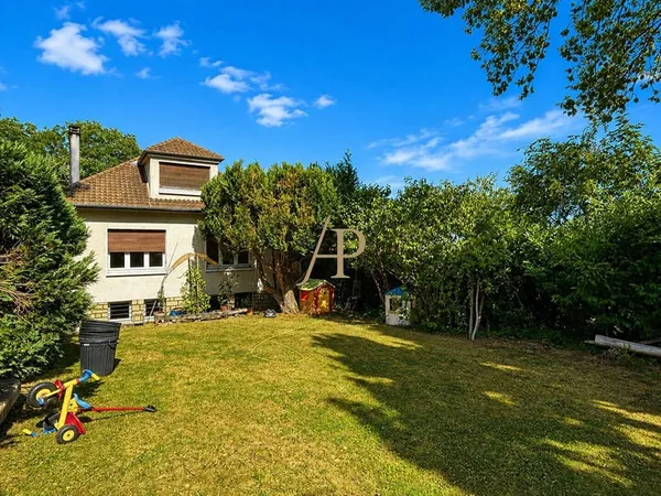 Maison de plain-pied 8 pièces 220 m²