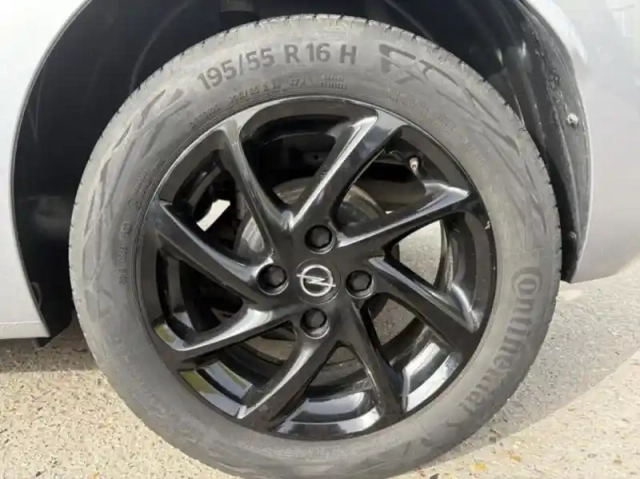 Opel Corsa 1.2 turbo 100ch gs — photo 9