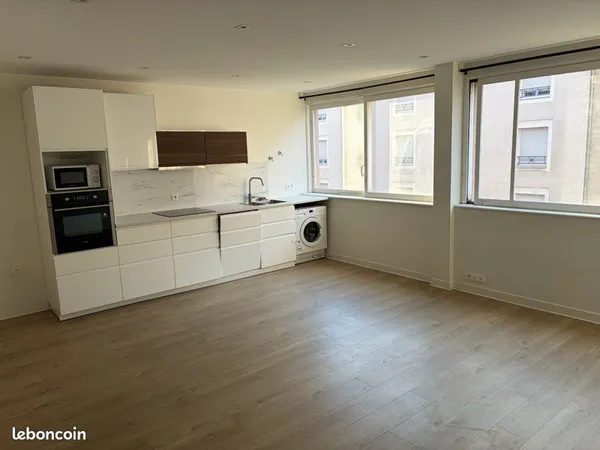 T4 77 m² - 3 chambres - 1 590 CC
