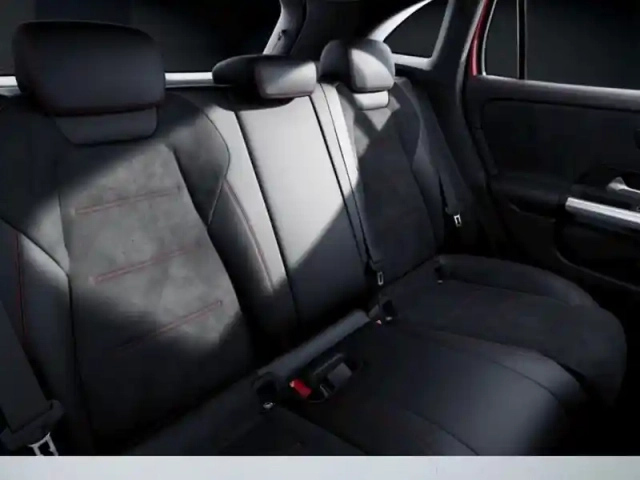 Mercedes Gla 200 d amg line — photo 9