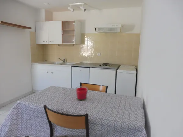 SAINT ETIENNE DE FONTBELLON - Appartement T2 30 m2 au 1er ét