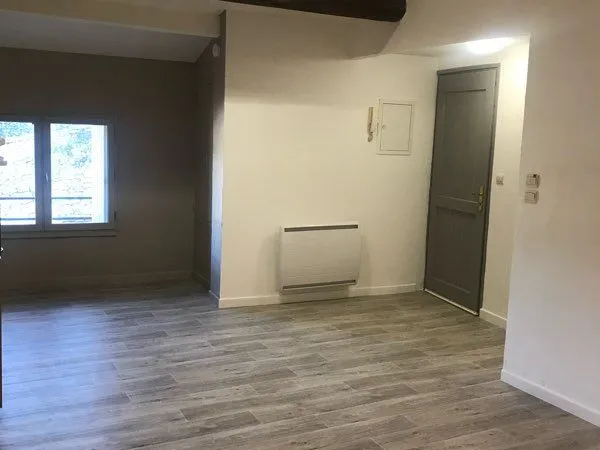 Grand studio + garage à partager