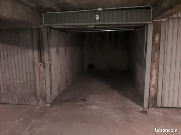 Location garage box fermé Laurent Bonnevay