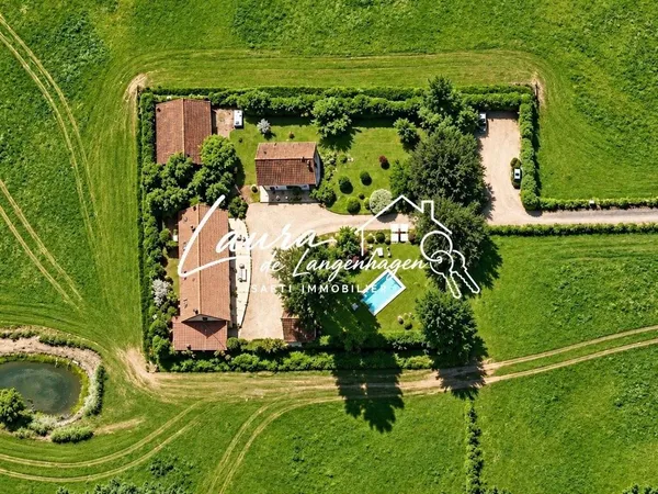 Ensemble immobilier composé de trois habitations indépendantes