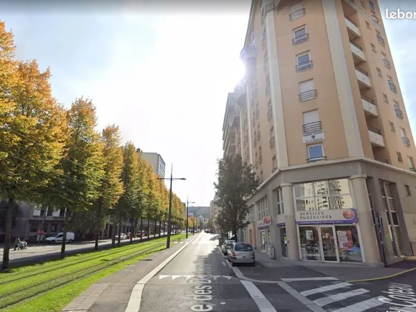 Place de parking couverte et sécurisée - 66 rue des Docteurs Charcot Saint-Etienne