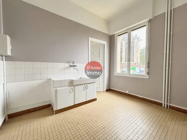 ANCIENNE LOGE DE GARDIEN AVEC POTENTIEL - 31M2 - AMIENS