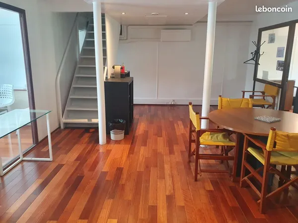 Bureaux à louer sur une péniche à Suresnes