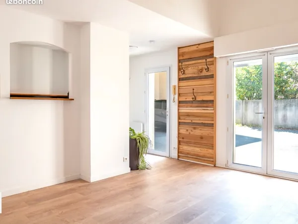 Appartement centre bourg et place parking privée