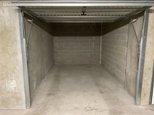 Stationnement Location Villeurbanne   120€