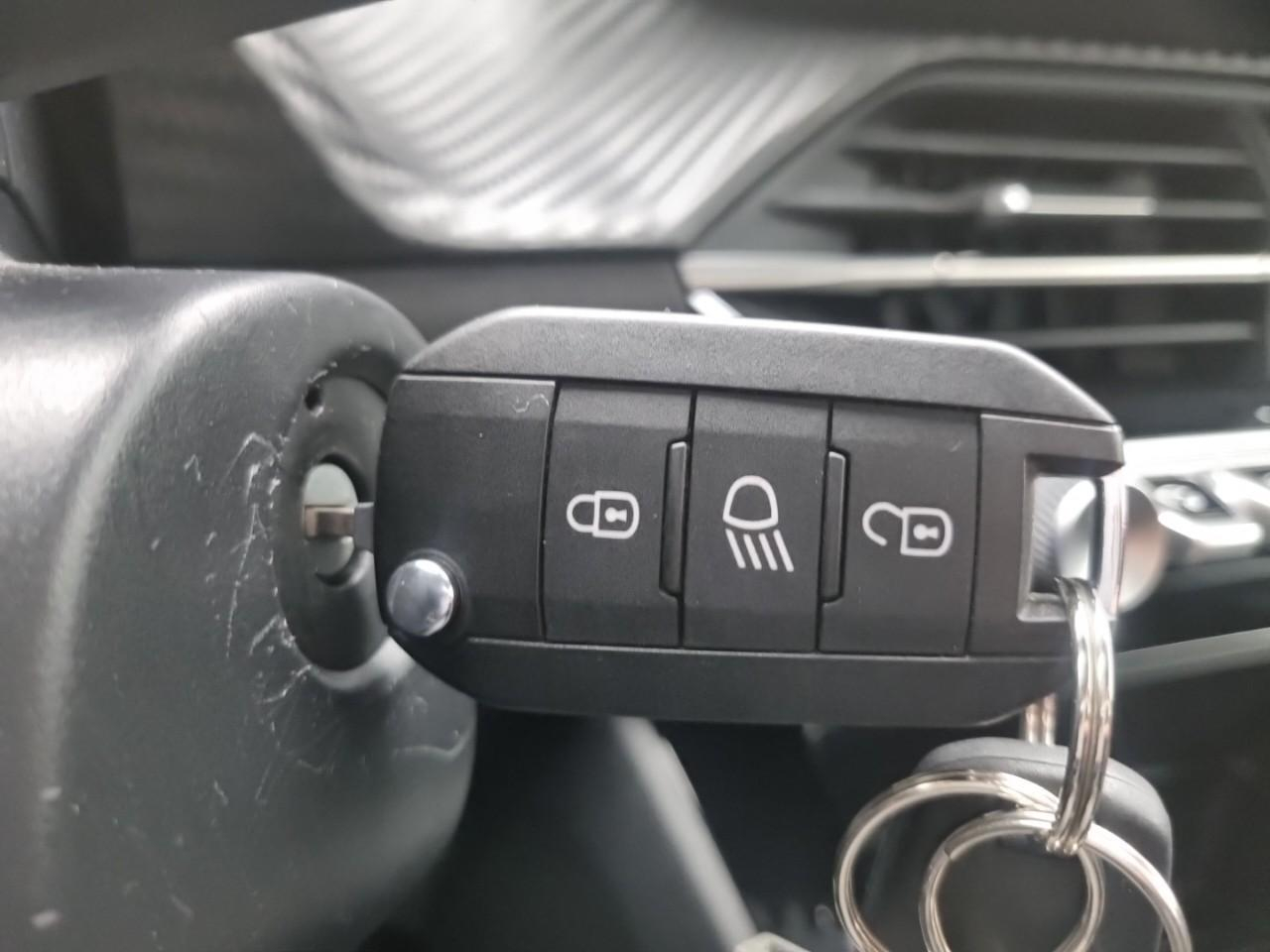 Peugeot 208 100 s&s bvm6 style — photo 19