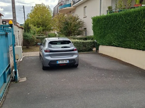 Parking 100 mètres gare