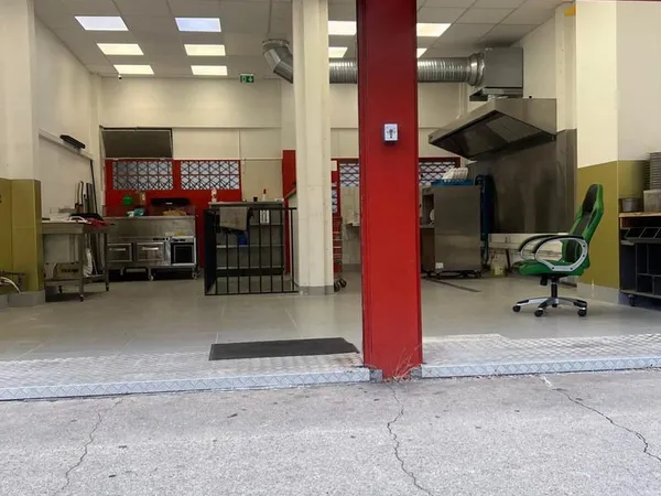 è€ VENDRE Restaurant avec Appartement + Grand Sous-Sol