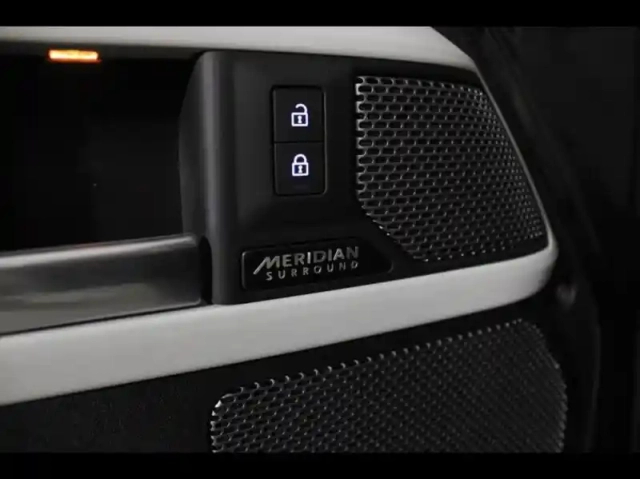 Land Rover Defender 110 2.0 p400e x-dynamic hse — photo 10