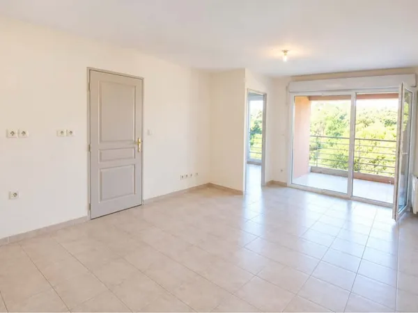 MONTFAVET APPARTEMENT T2 TERRASSE ET PARKING