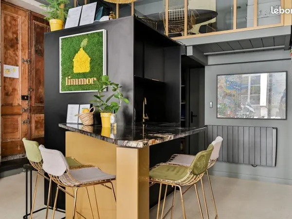 Lyon 2 - Bureau / Local / showroom meublé avec vitrine - 35,45 m²