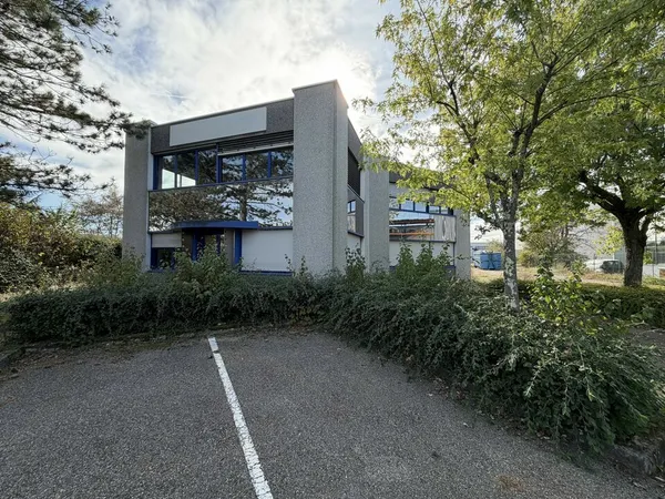 Local industriel 500 m²
