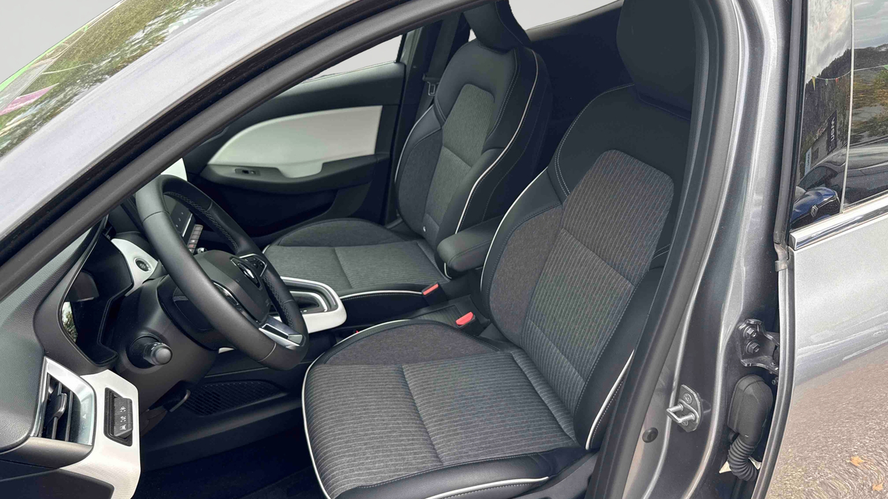 Renault Clio E-Tech full hybrid 145 — photo 11
