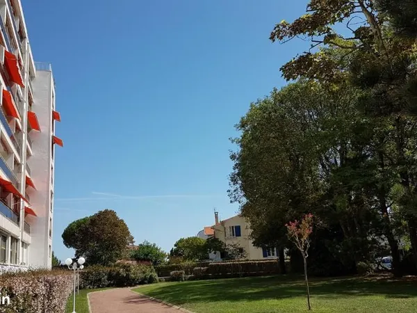Royan Centre / Le Chay - Grand T1 bis meublé 40 m² + loggia - Parking - Résidence standing