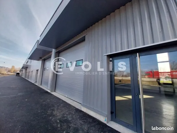 Local d'activité 319 m²